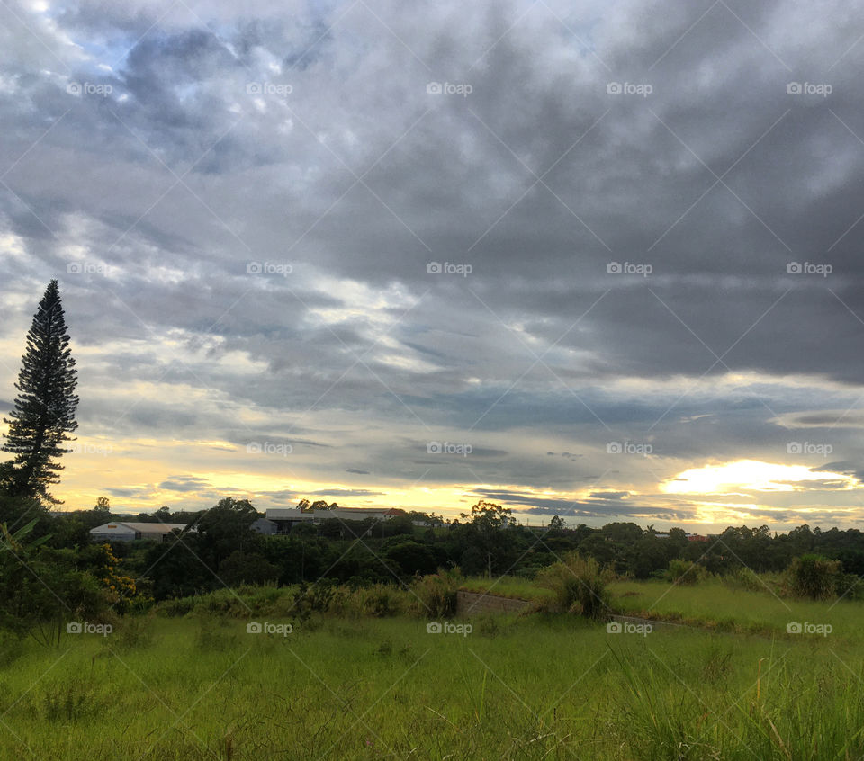 🌅06h15 - Desperte, #Jundiaí.
Que a #QuintaFeira possa valer a pena!
🍃🙌🏻
#sol #sun #sky #céu #photo #nature #morning #alvorada #natureza #horizonte #fotografia #pictureoftheday #paisagem #inspiração #amanhecer #mobgraphy #mobgrafia