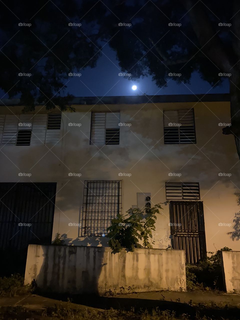 A beautiful view of the moon!!