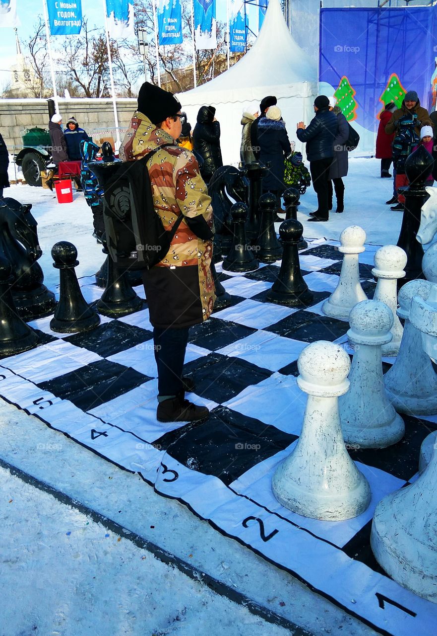 Street chess in winter