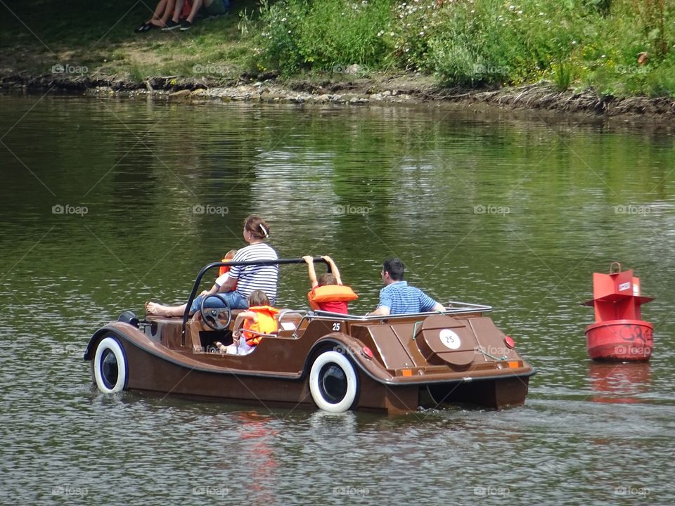 Car on water 