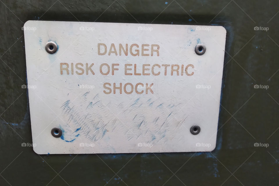 danger risk of electric shock