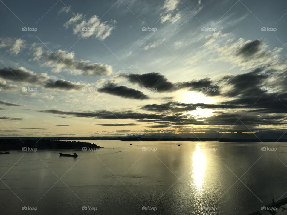 For when you need a elegant photo of the sun meeting the water to attract viewers