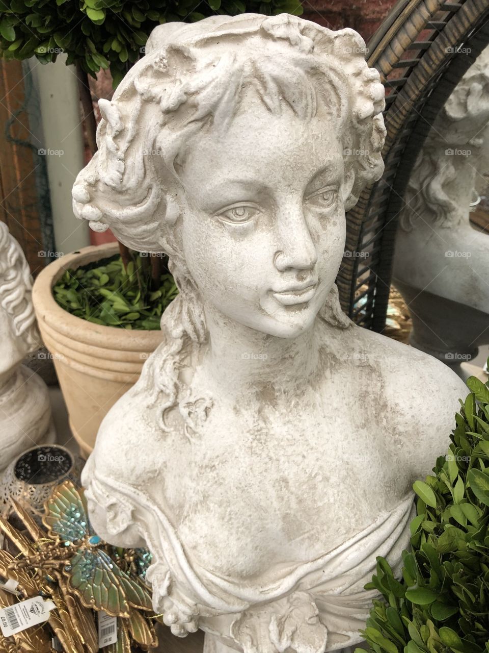 This a most impressive portrait bust with very transparent facial features, for all of us to enjoy.