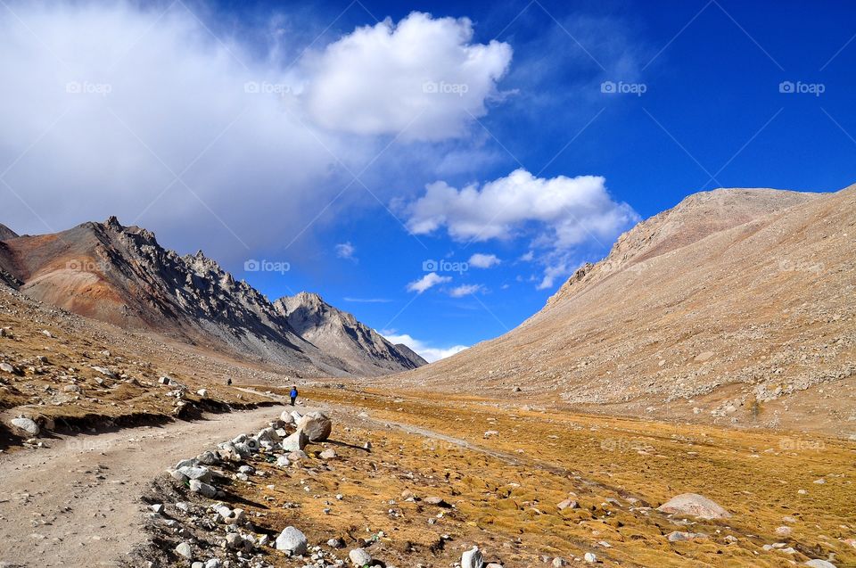 trekking in tibetan mountains near kailash