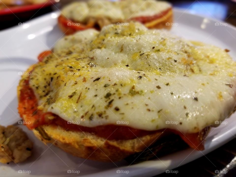 pizza bagel