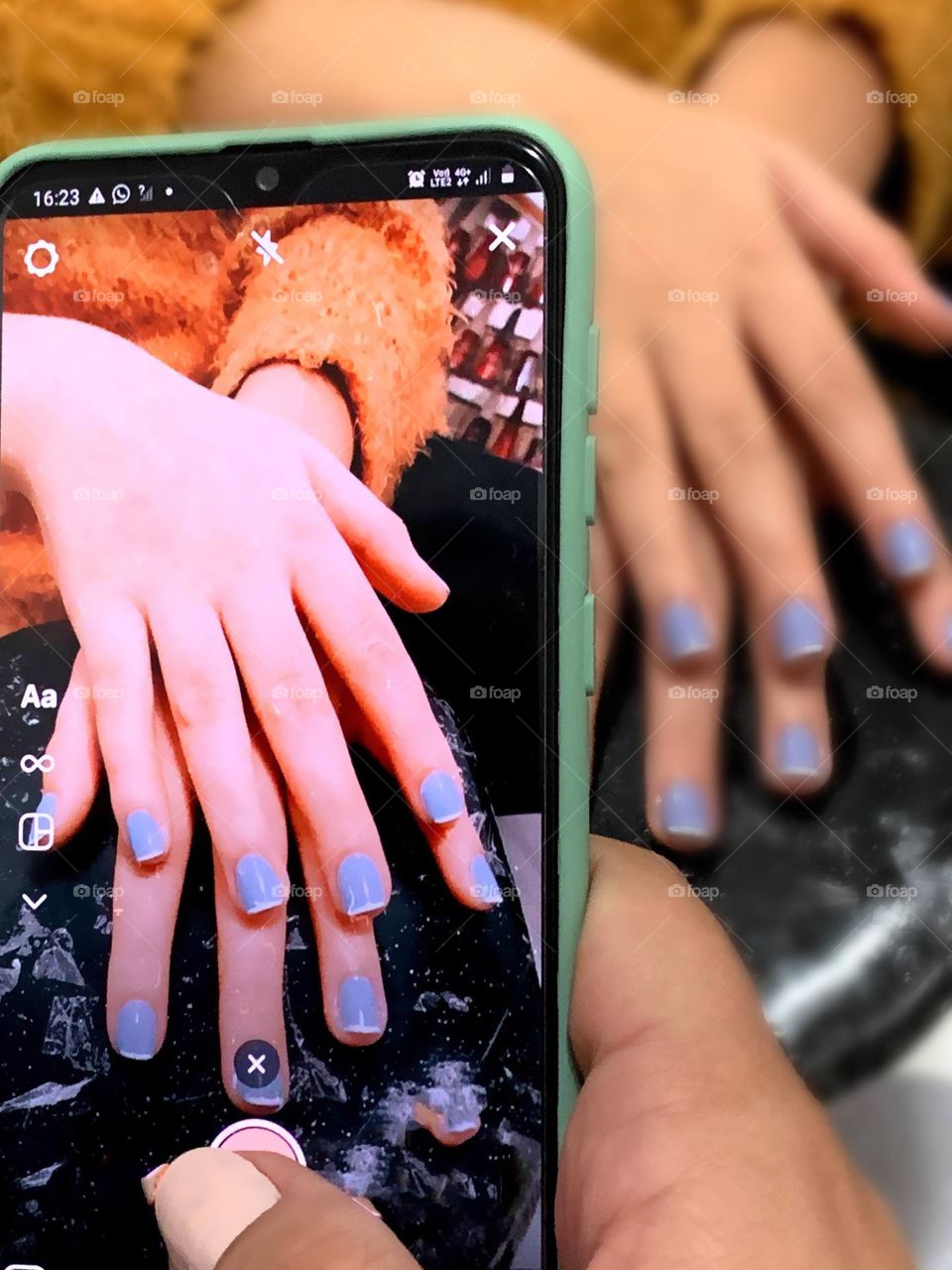 Photographing hands with cell phone