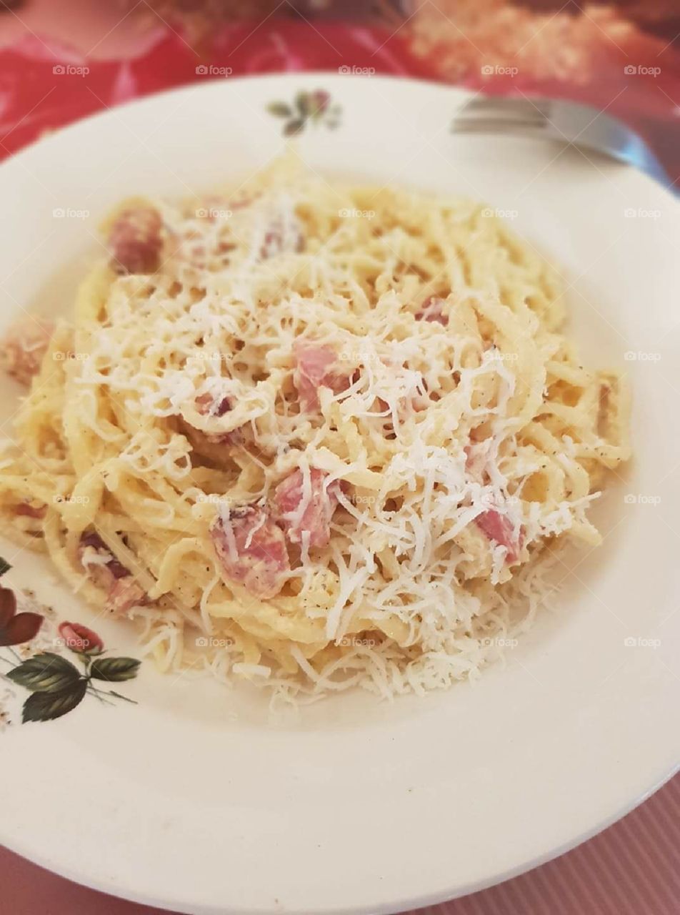 Tasty spaghetti carbonara