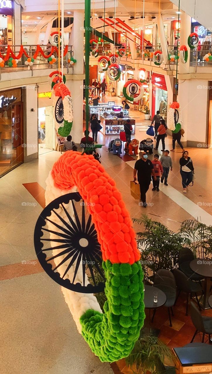 TIRANGA -tri colour best combination of 3 colour of bravery, peace and greenery intergrated together in every Indian's soul and blood. Chakra indicate self sufficient India beliving in hard and smart work. Decor in a mall of Haryana.