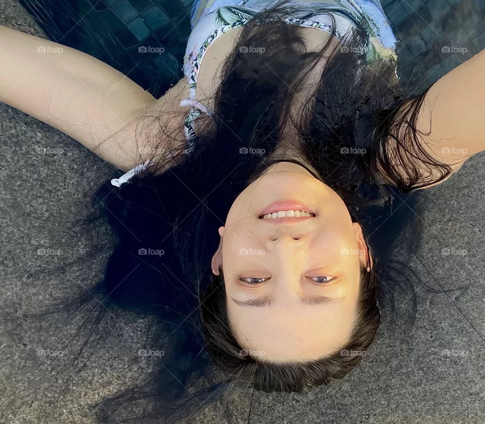 Funny moment in the pool 