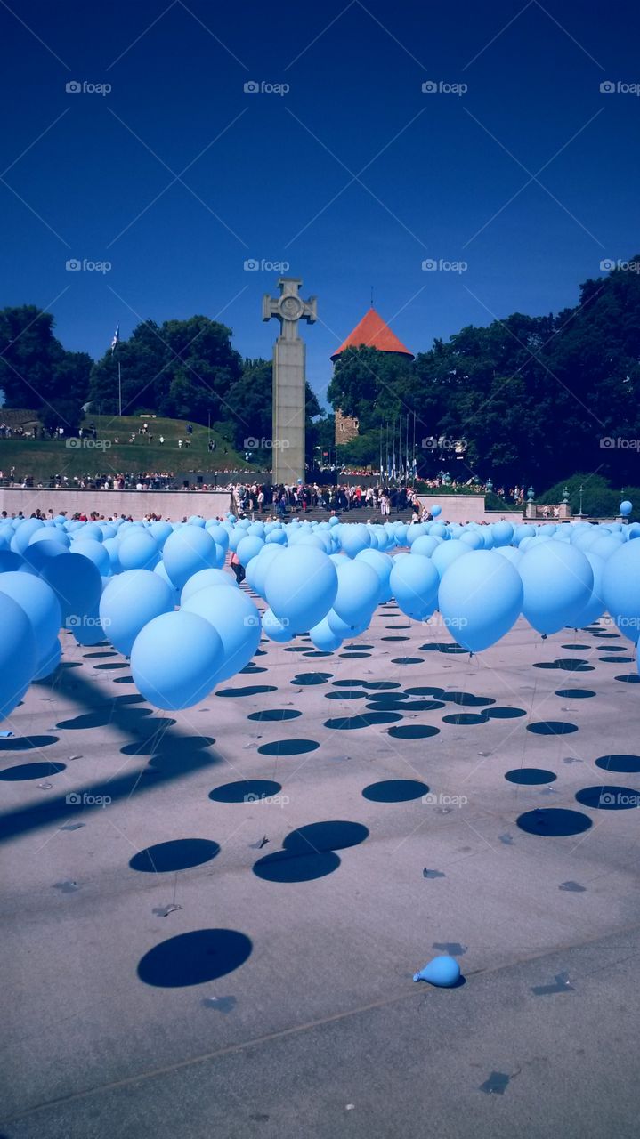 blue balloons, deportation commemoration, Tallinn, art project