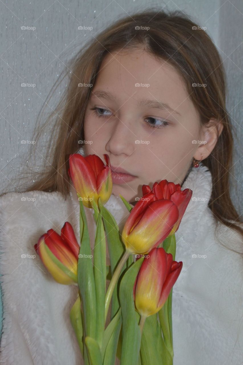 girl with spring bouquet
