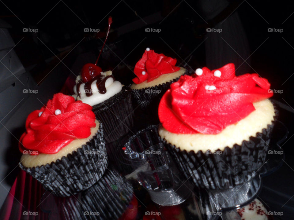 red cupcakes food black by keeeysuh_