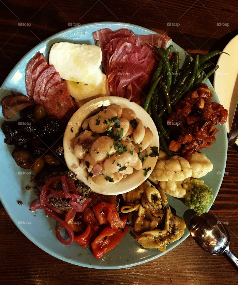 Italian food like big starter salad that I really forgot what it called. Anyway, taste good after myfriend and I walked around try to find The famous Pink House restaurant in Seattle.