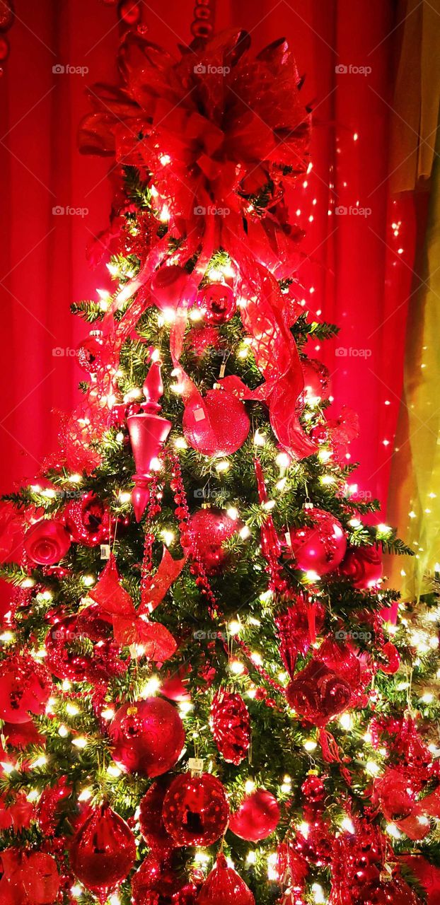 Red ornament Christmas tree