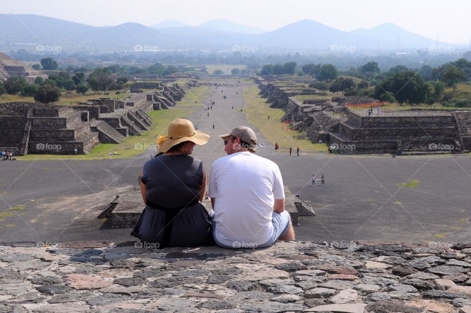 Couple in teotihuacan