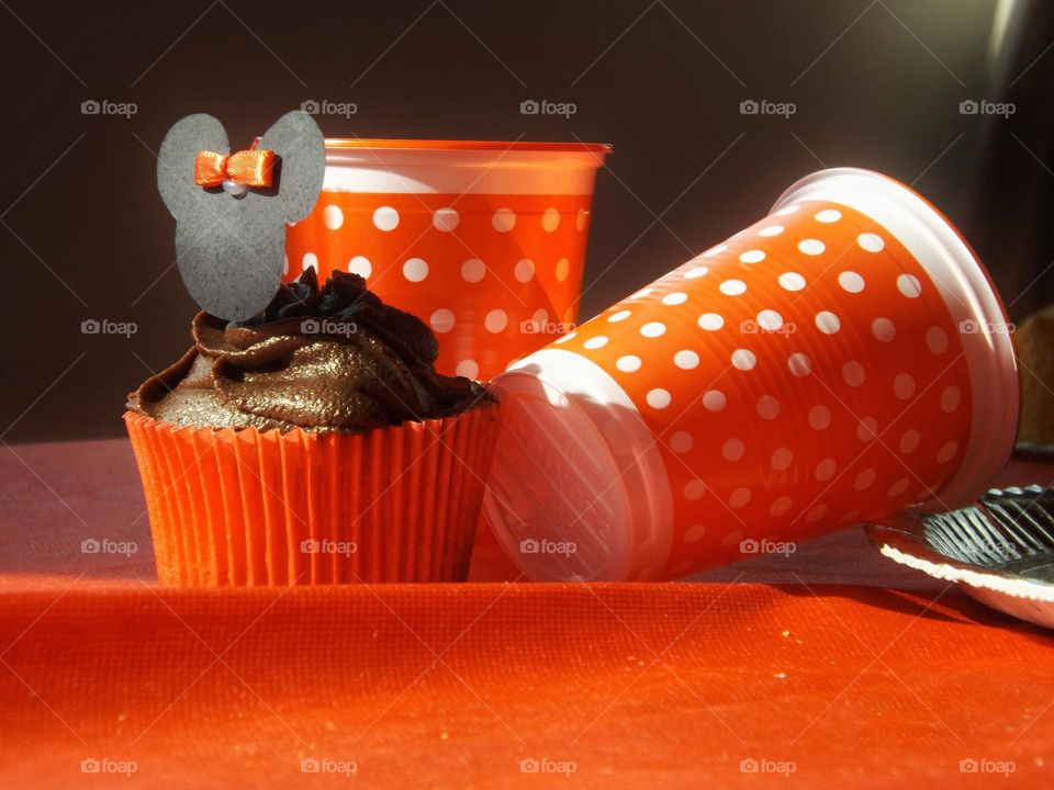 Kids party cups and cupcakes