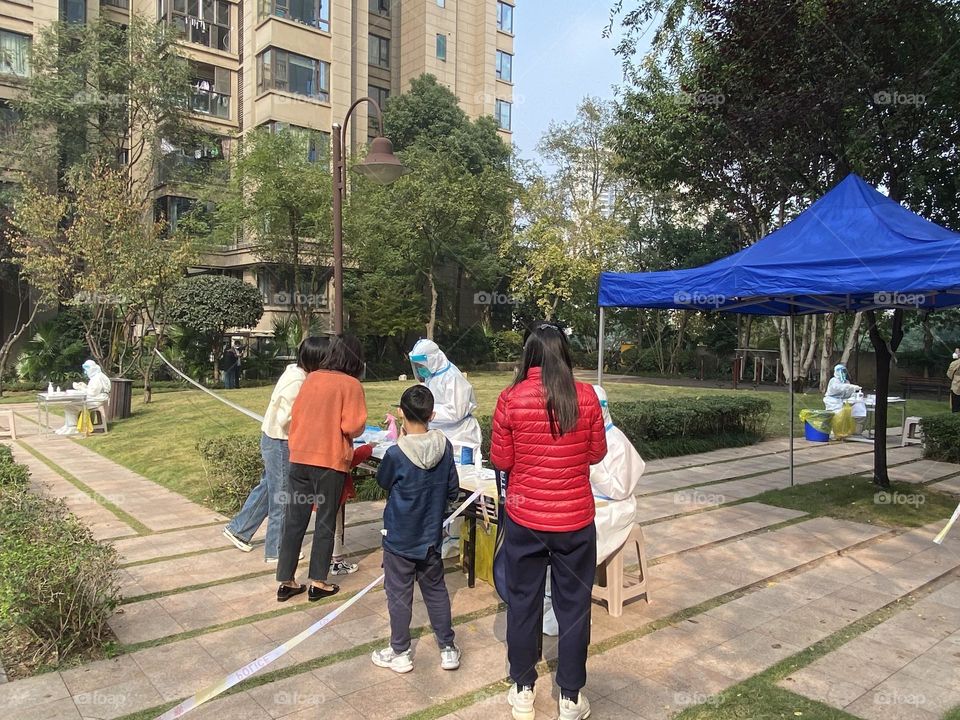 This past week has been a difficult time for most of Chongqing's citizens, with residential areas forced to be closed and people unable to go out to work. All people are forced to take nucleic acid tests as required.
