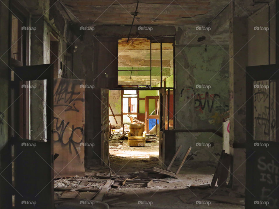 School in ruins, Detroit