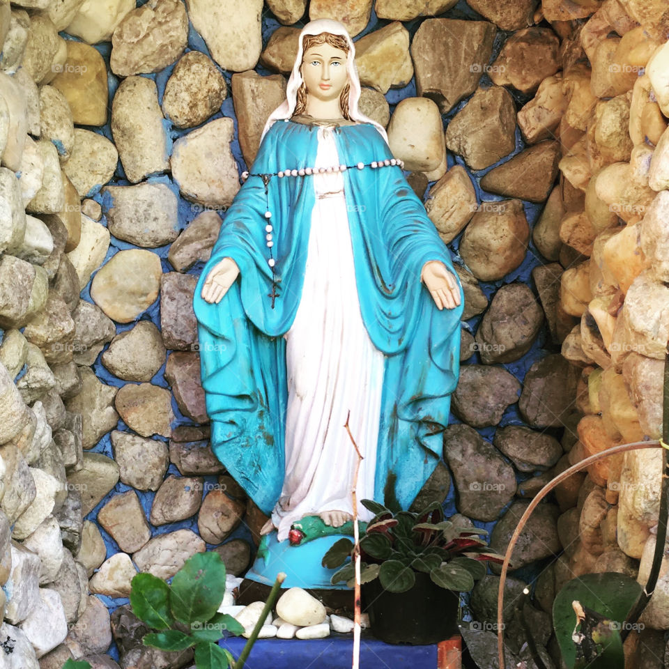 🙏 🇪🇸 Oh Maria, ruega por nosotros que recurrimos a ti.  Amén.  🇧🇷 Ó Maria, Nossa Senhora, rogai por nós que recorremos a vós. Amém. / 🇺🇸 O Mary, pray for us that we turn to you.  Amen. / 🇮🇹 O Madonna, prega per noi che ci rivolgiamo a te. Amen. 