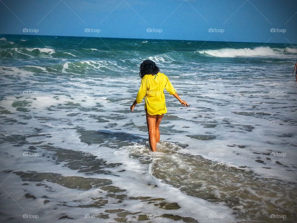 mulher na praia Fortaleza Ceará Brazil