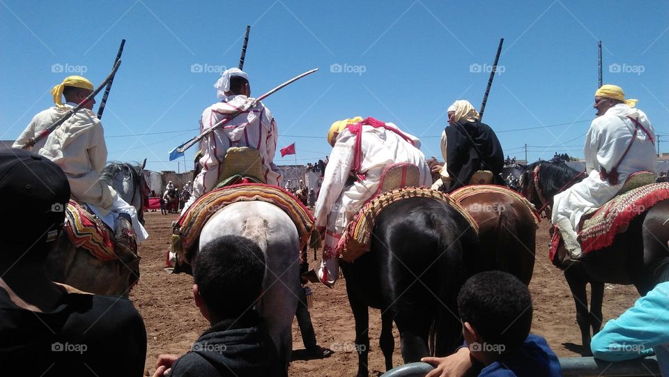 Horsmen on horses