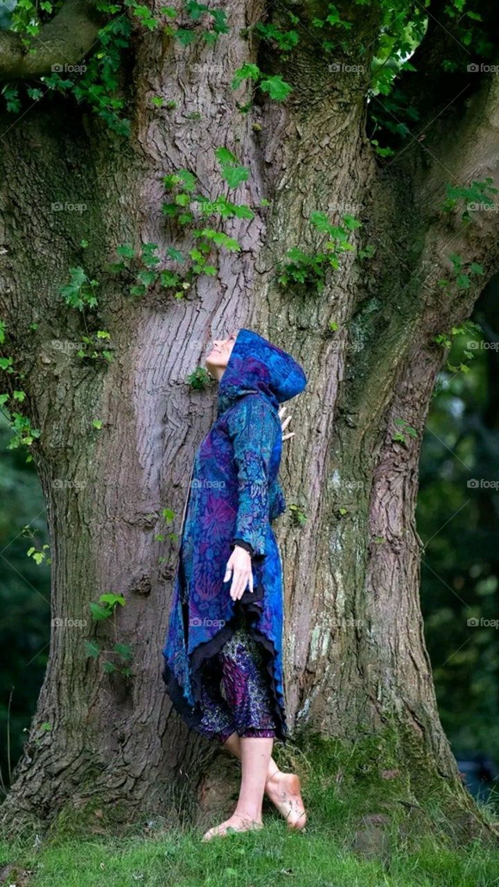 The woman is the tree, the tree is the life