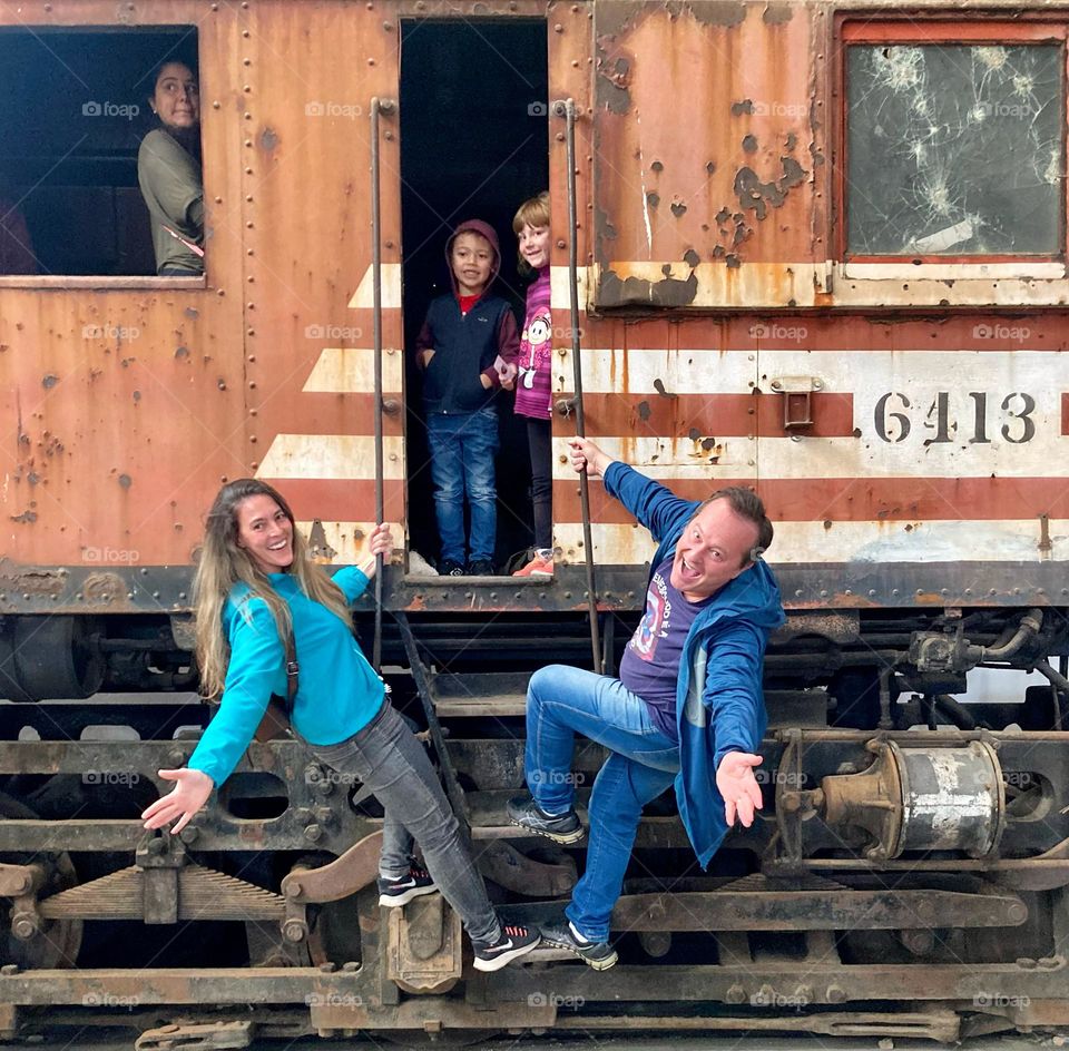 🇺🇸 The happiness of being with the family. And the train? / 🇧🇷 A felicidade em estar junto à família. E o trem?