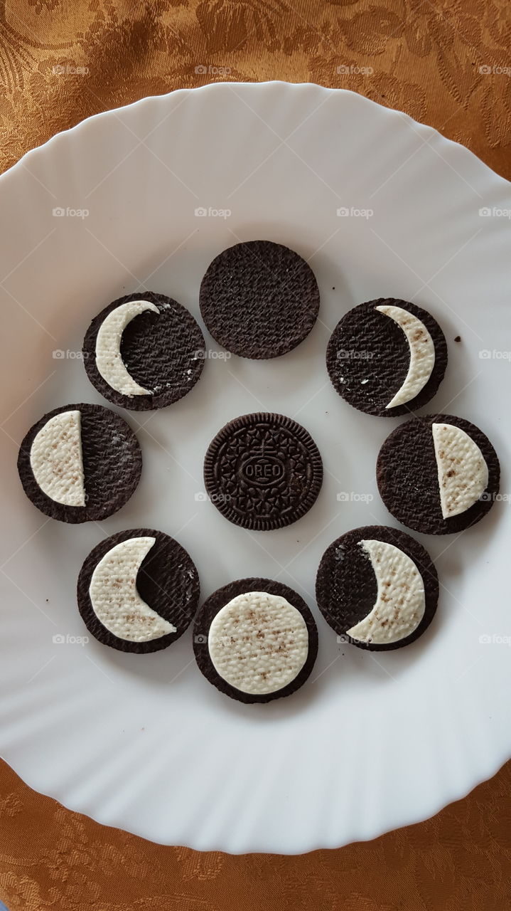 Oreo moon cycle