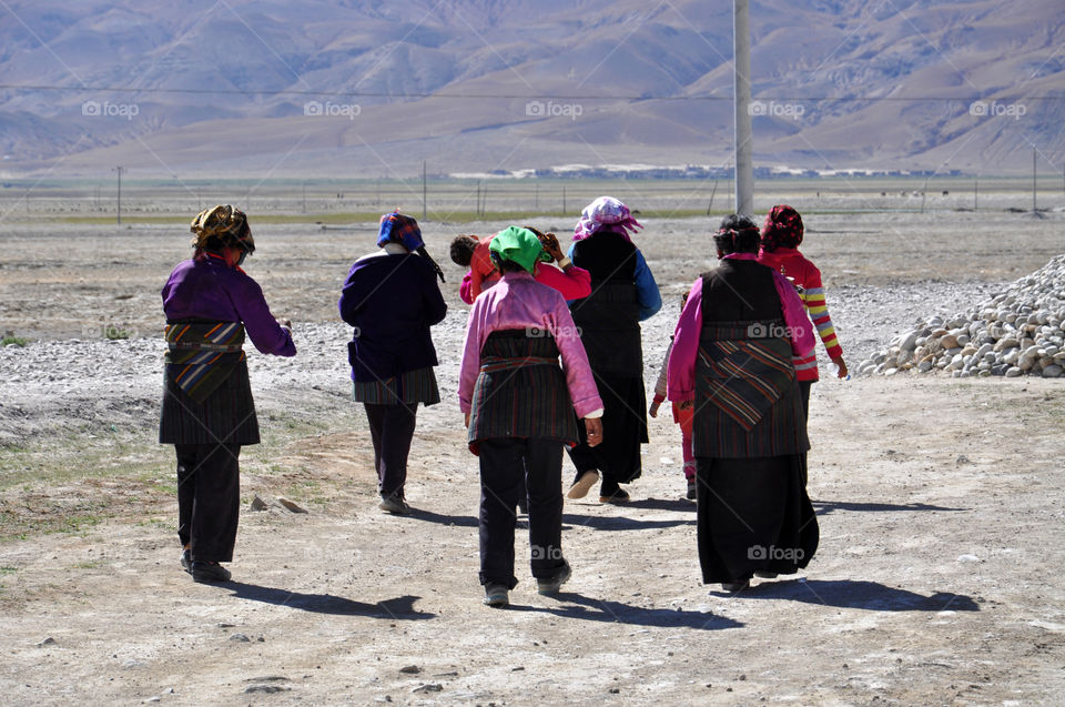 tibetan women during sacred procces