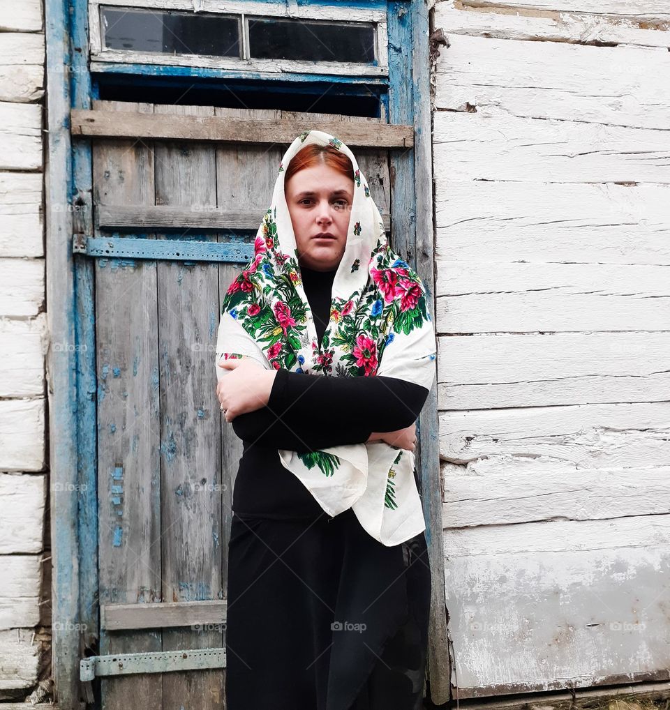 The reflection of war on the face of a Ukrainian woman