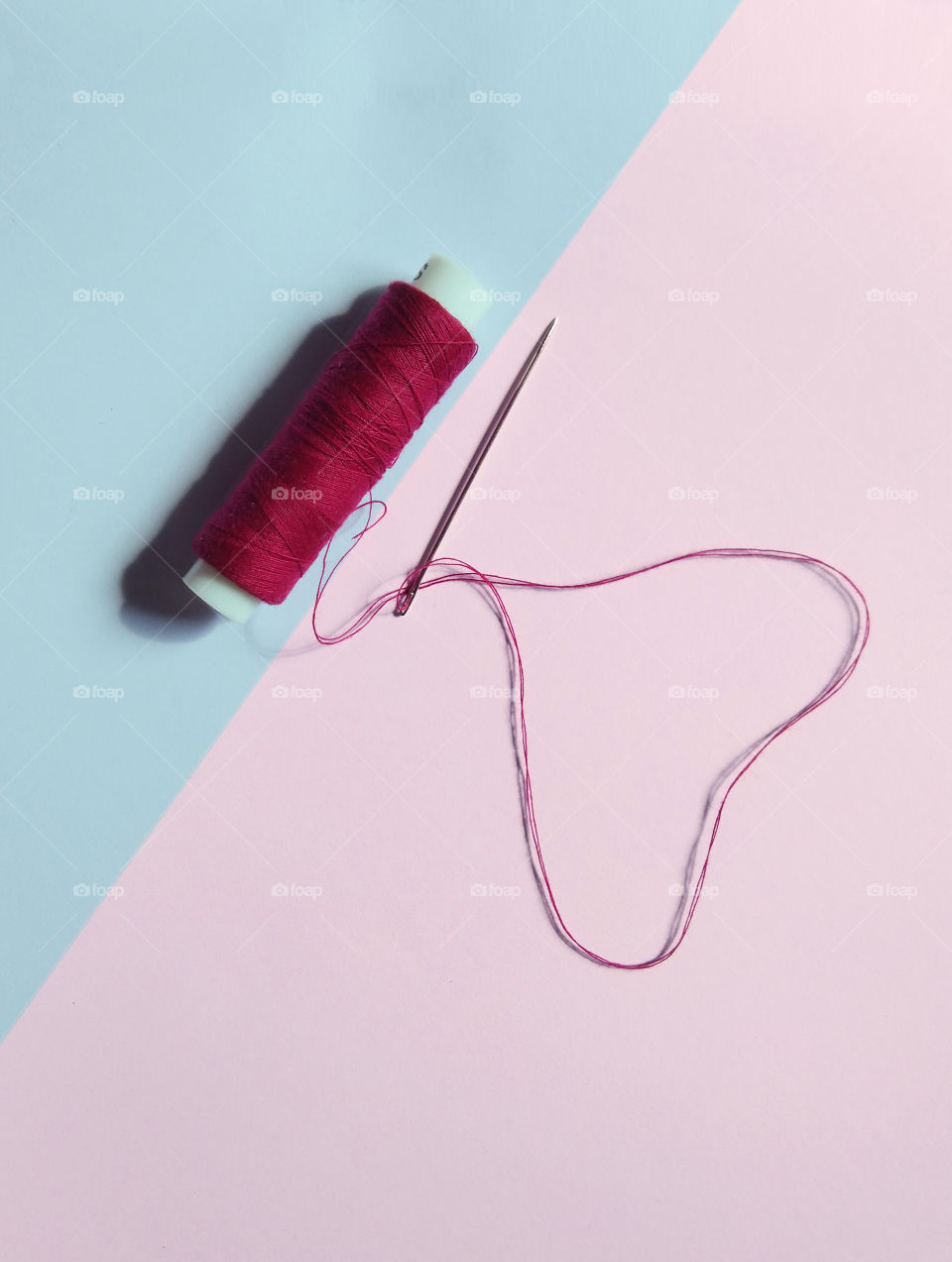 Needles and threads are objects that complement each other.