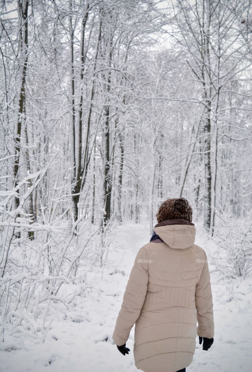 woman in winter park social distance