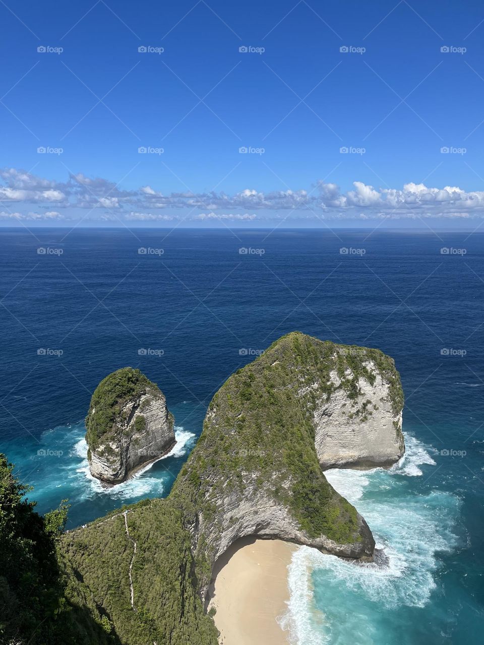 Located in Nusa Penida Island, Kelingking Beach is a must place visit for holiday if you come to Bali, Indonesia. The blue sky, white sand, and its magical sea will make your holiday truly unforgettable.