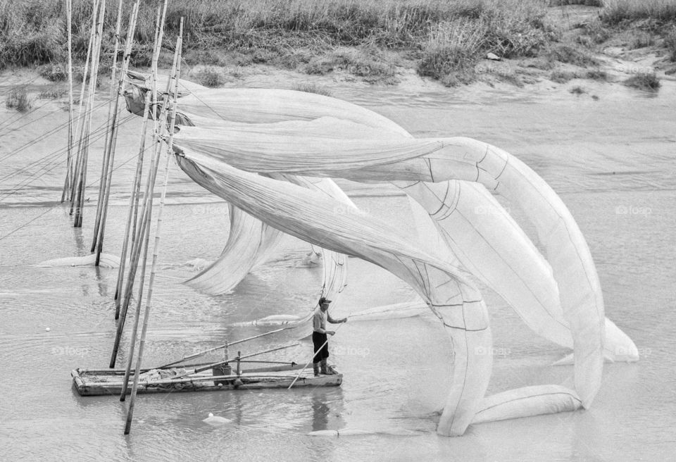 Bellowing fishing nets 