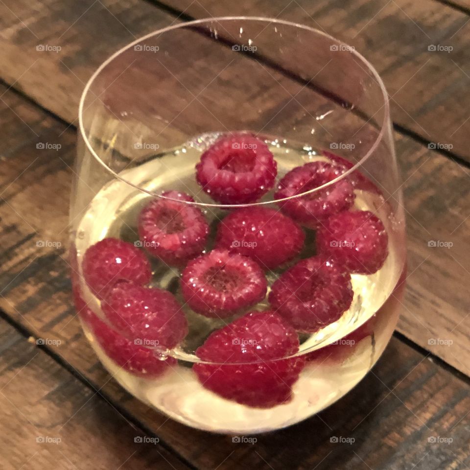 Sweet white wine and raspberries 