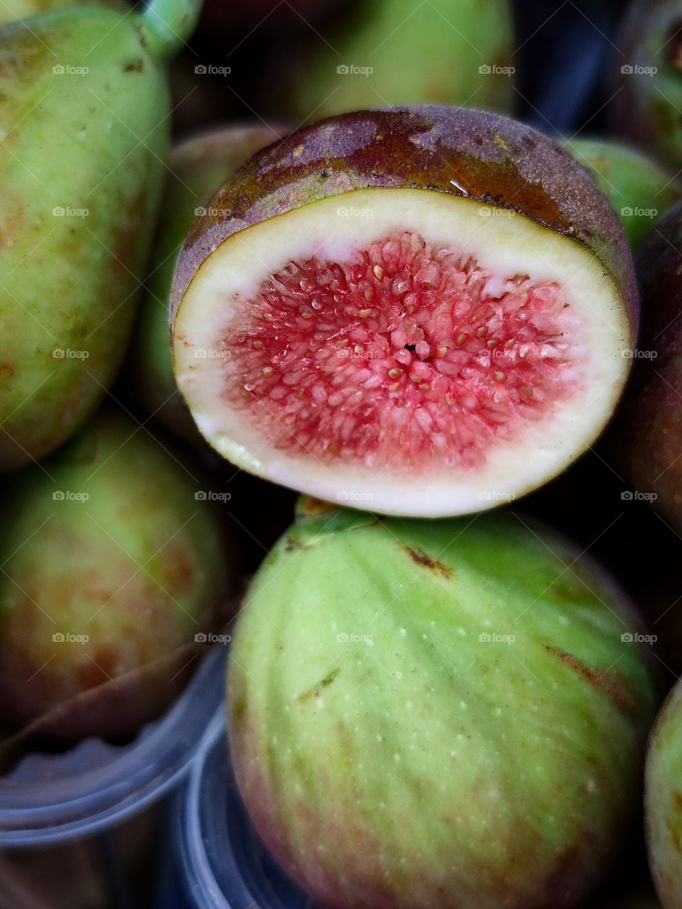 Figs in a cut