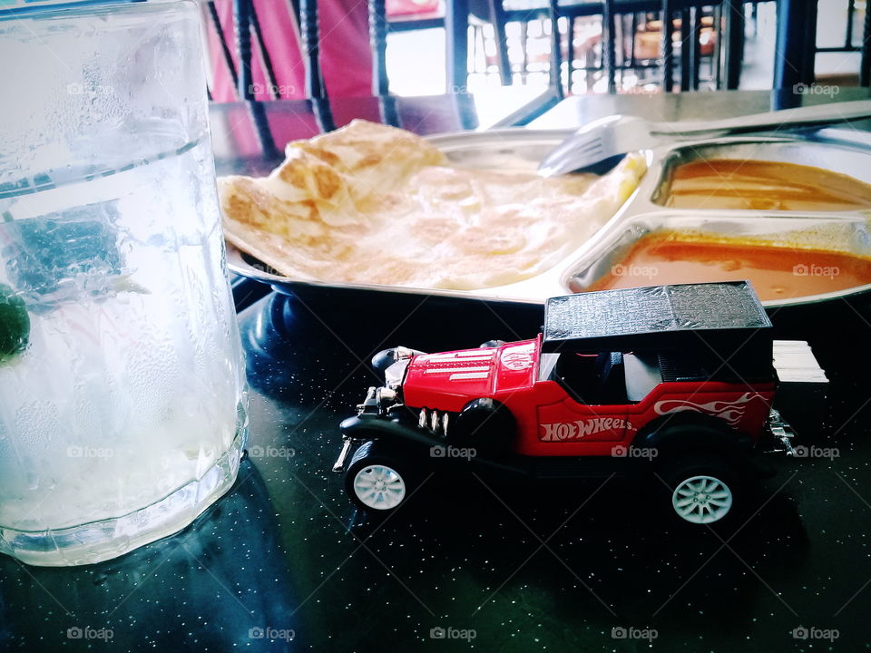 breakfast with my kitkat car