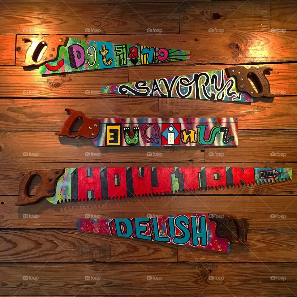 Who doesn’t love some good wall art? The more creative the better; these painted saws are some of unique and cool decor. 