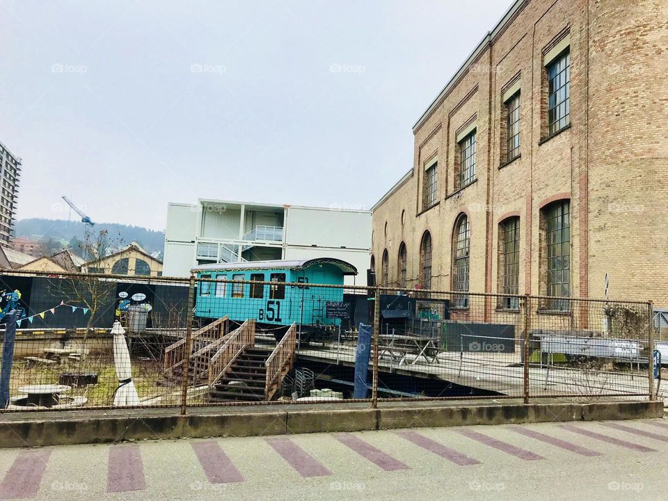 Wagon fabric building