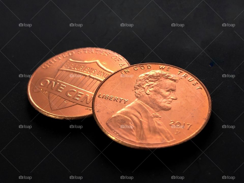 My 2 cents for this contest... more than money, or a photo for a contest, the idea of looking for shapes and possibilities in the simple and common things of daily life. Circles are part of our daily routine, even in the money we use...