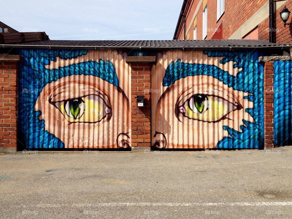 Graffiti eyes.