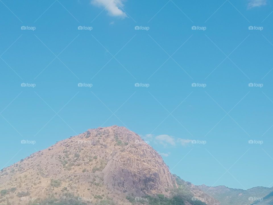 ravarma vanguvo  Rocky mountain, Stone mountain Only one stone Blue sky