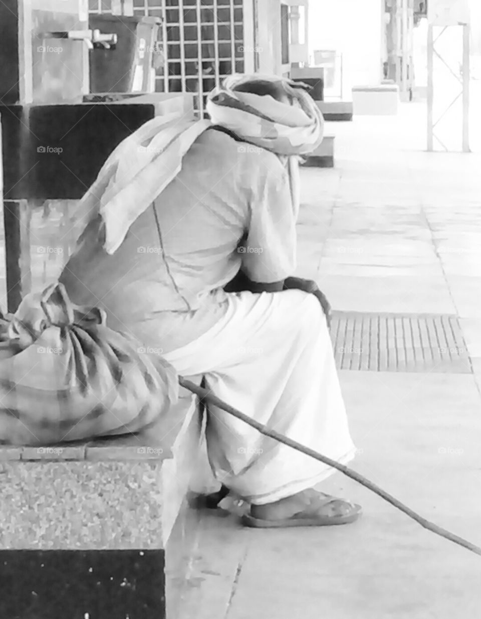 Pastoral man photo/A man in plain clothes photo/Indian sitting photo/A villager sitting in plain clothes/ Photo of a poor man/Photo of a man tied on the head/photo of a man from behind