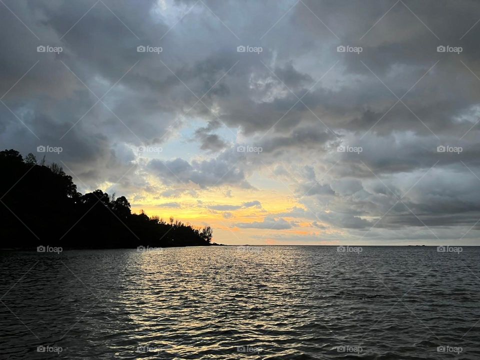 A picturesque sunset over the ocean.