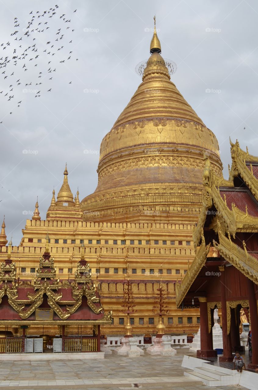 Shwezigon Pagoda, Bagan, Myanmar