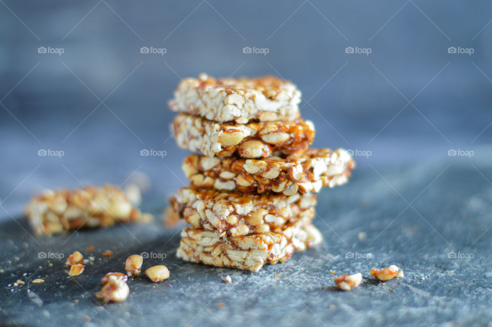 Chikki/ peanut bar is a traditional Indian sweet candy made with jaggery and peanuts. Crunchy, brittle and yummy peanut bar is kids friendly n adults enjoy it too 