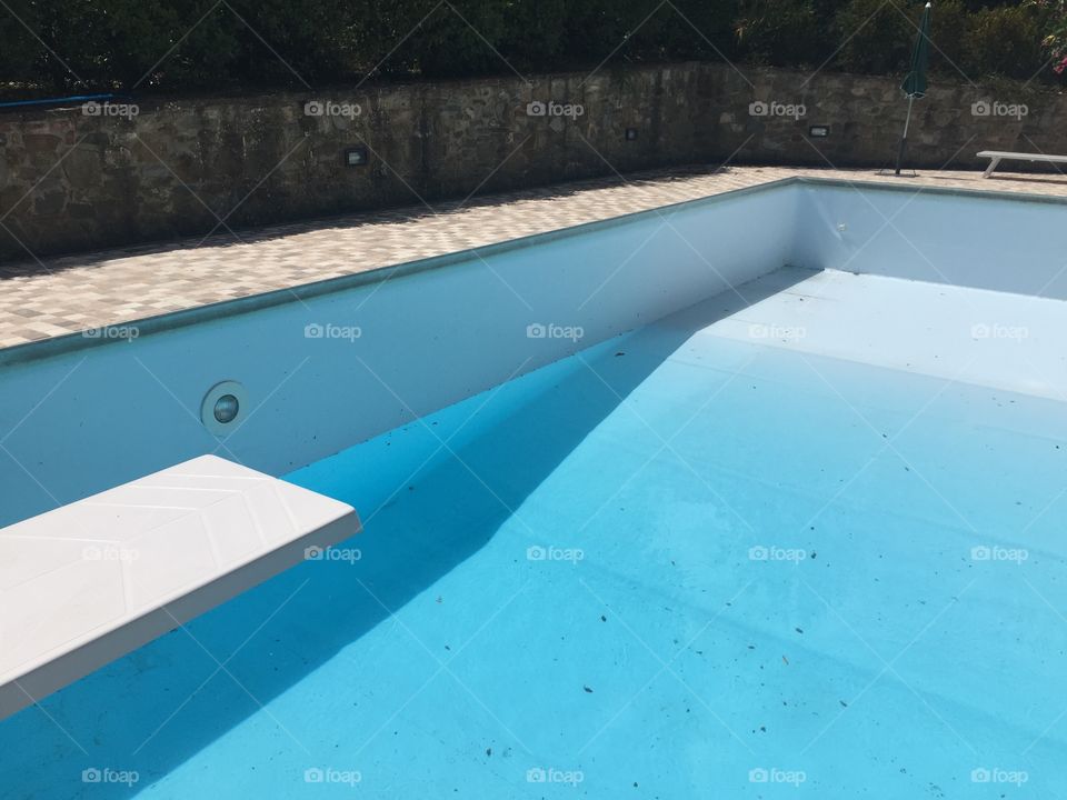Empty swimming pool 