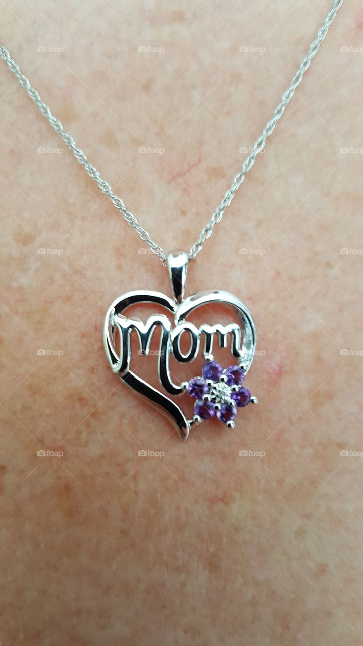 beautiful necklace for Mom