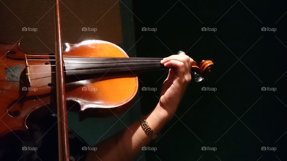 I love violinists 💞. A violin is the most sought after musical instruments to play.