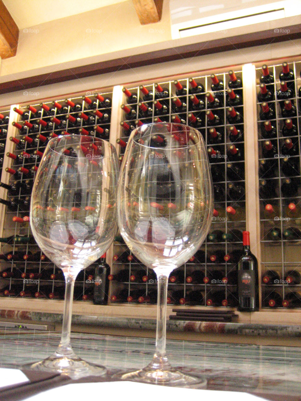 light glass reflection wine by daflux